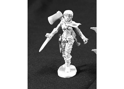 62117: Female Glaive (Axe on Back) 
