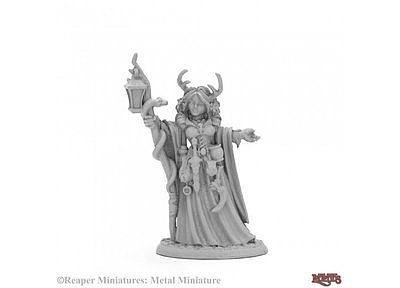 03973 Bonehenge Priestess 