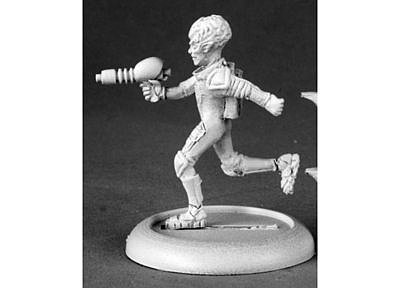 50172: Alien Overlord with Pistol 