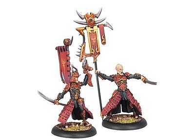 Skorne: Venator Reiver Officer and Standard Skorne: Venator Reiver Officer and Standard